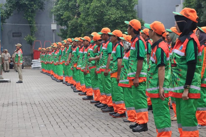 DLH DKI Jakarta mengerahkan 2.859 petugas untuk memastikan Jakarta tetap bersih selama periode malam takbiran Idul Fitri 1447 Hijriah hingga masa libur Lebaran. (dok Istimewa)