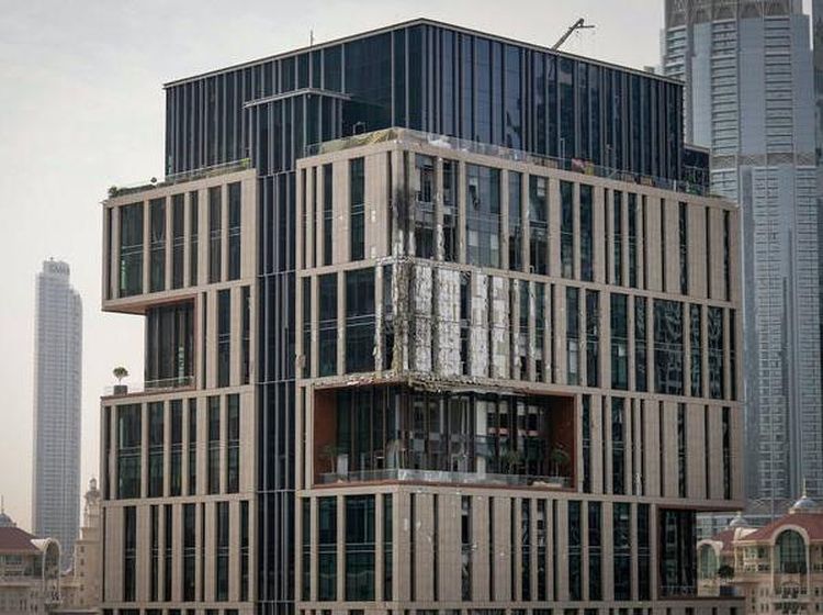 Terkena Serpihan Drone, Fasad Gedung di Dubai Financial Centre Rontok