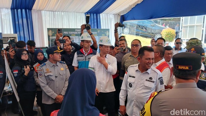 Gubernur Kepri, Ansar Ahmad bersama forkopimda meninjau pelabuhan ASDP Telaga Punggur . (Alamudin Hamapu/detikSumut)