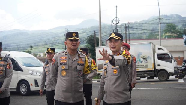Jajaran Stamaops Polri meninjau 2 titik vital di jalur Puncak Bogor untuk memastikan kesiapan maksimalkan pengamanan libur Lebaran dalam Operasi Ketupat 2026. (dok Ist)