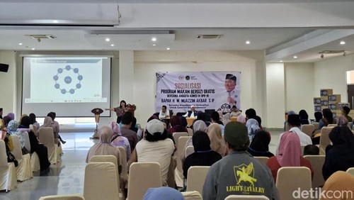 Juru Bicara BGN, Dian Fatwa, saat sosialisas MBG di Mataram, Sabtu (14/3/2025).