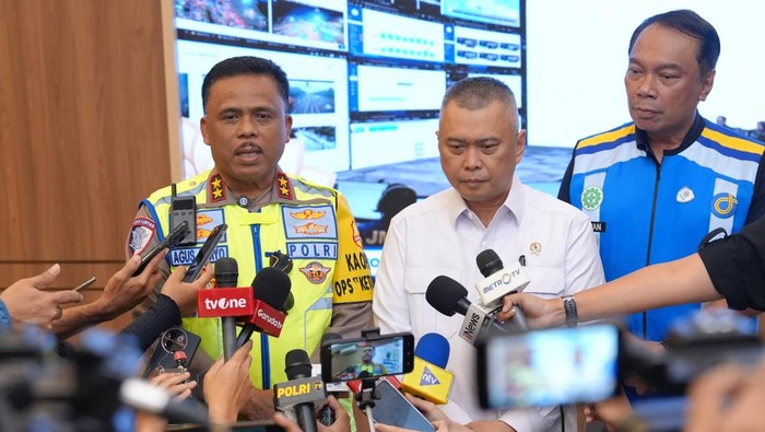Kakorlantas Irjen Agus Suryonugroho dan Menhub Dudy kunjungi JMTC.