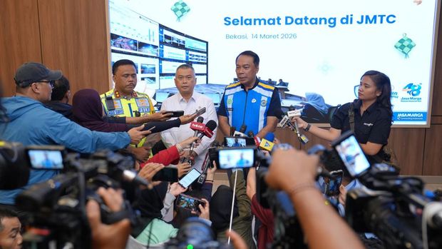 Kakorlantas Irjen Agus Suryonugroho dan Menhub Dudy kunjungi JMTC.