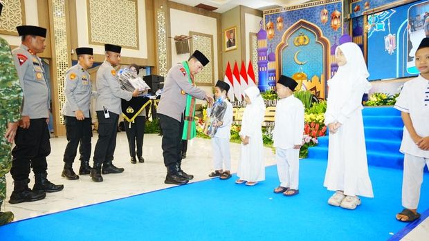 Kapolri Jenderal Listyo Sigit Prabowo melaksanakan Safari Ramadan di Jawa Timur sebagai bagian dari upaya memperkuat sinergi antara Polri, ulama, dan umara. (dok Polri)