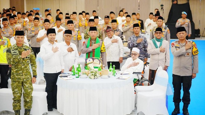 Kapolri Ajak Ulama-Umara Jaga Persatuan di Safari Ramadan Jatim