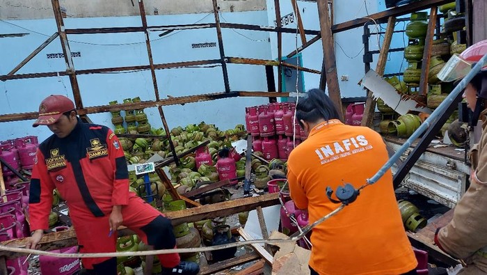 Kebakaran gudang gas elpiji di Jalan Temanggung-Bulu, Desa Danupayan, Kecamatan Bulu, Kabupaten Temanggung, Sabtu (14/3/2026).