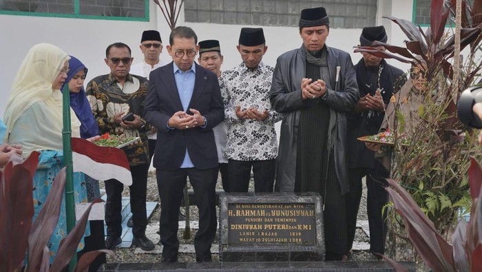 **Menteri Fadli Zon Napak Tilas Jejak Rahmah El Yunusiyyah, Soroti Perjuangan Pendidikan Perempuan**