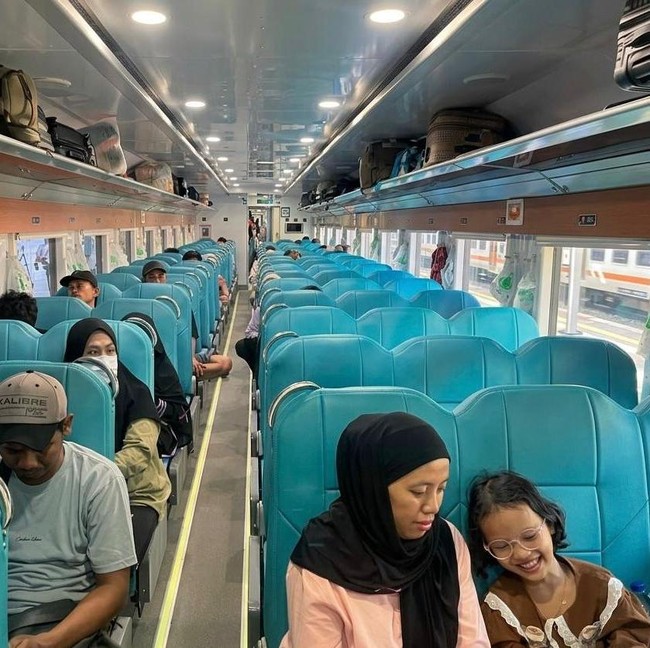 Potret Mudik Ramah Kantong dengan Kereta Ekonomi Kerakyatan