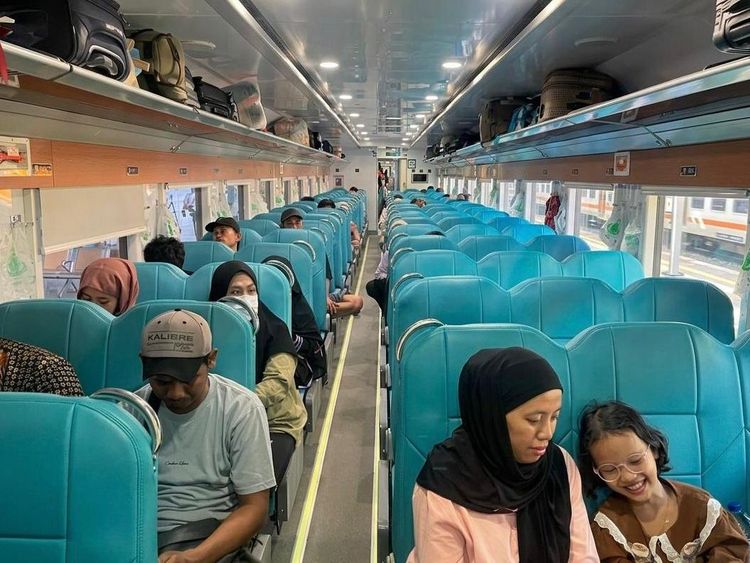 Potret Mudik Ramah Kantong dengan Kereta Ekonomi Kerakyatan