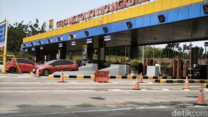 Suasana arus mudik di Gerbang Tol Kalikangkung, Kota Semarang, Sabtu (14/3/2026).