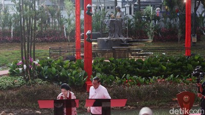 Megawati-Pramono Resmikan Taman Bendera Pusaka