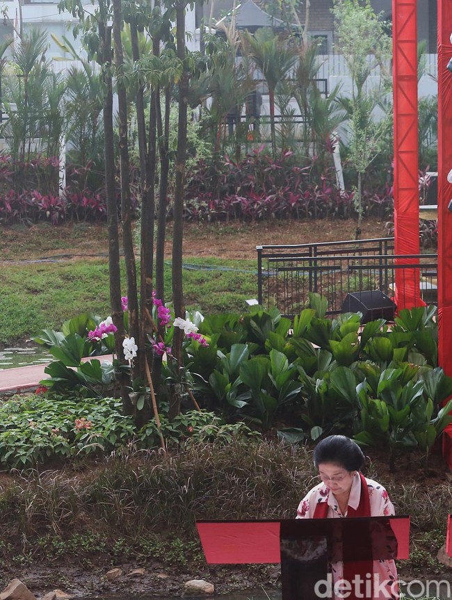 Megawati-Pramono Resmikan Taman Bendera Pusaka
