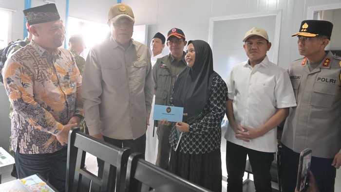 Menko Polkam Djamari Chaniago meresmikan hunian tetap (huntap) bagi korban bencana di Desa Kuala Cangkoi, Kecamatan Lapang, Aceh Utara. 