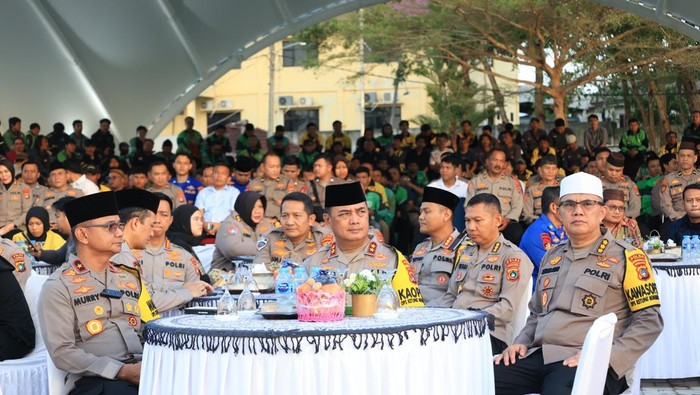 Momen Polda Babel syukuran di HUT ke-23 dan buka bersama Ojol.