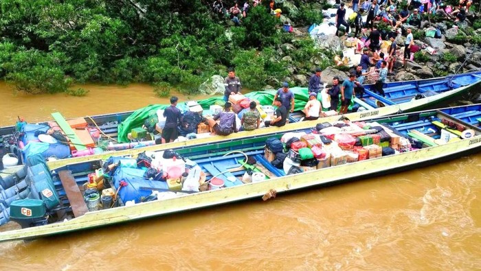 Motoris Longboat saat menaklukkan Sungai Bahau