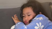 Gewa sudah berusia 6 tahun. Mutia Ayu membagikan momen membangunkan Gewa sahur dalam akun TikTok pribadinya. Foto: TikTok @mutia_ayuu