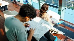 Seni dan Panorama Kota Menyatu di Pameran Mirror & Lights