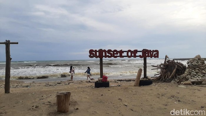 Pantai Bodur di Tanjung Lesung, Pandglang, Banten