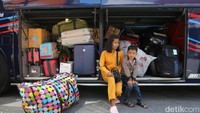 Terminal Kalideres menjadi salah satu titik keberangkatan penting bagi masyarakat yang menggunakan bus sebagai moda transportasi untuk pulang ke kampung halaman saat musim mudik Lebaran.