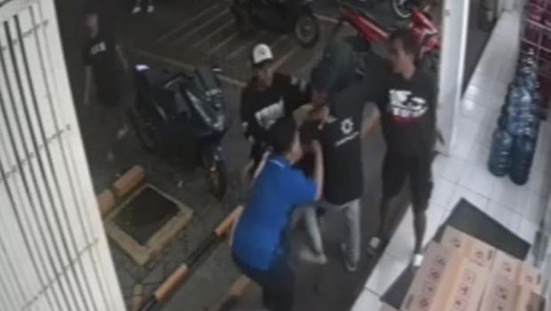 Polres Gresik menangkap satpam Icon Mall, tersangka penganiayaan
