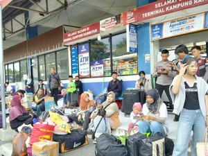 Terminal Kampung Rambutan: Fasilitas Makin Sip, tapi Benarkah Bebas Calo?