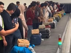 Penumpang di Bandara Makassar Dapat Hampers Lebaran Saat Ambil Bagasi