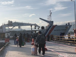 100 Perantau Pulau Raas di Bali Mudik dari Celukan Bawang Naik Kapal Negara