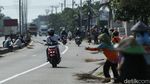 Penyapu Koin Masih Marak di Jembatan Sewo Meski Dilarang