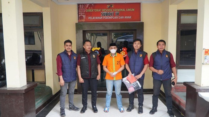 Penyidik Polda Gorontalo melimpahkan tersangka kasus pemerkosaan ke Kejari Gorontalo.