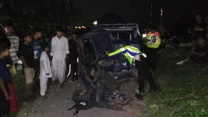 Tragis! Pikap Ringsek Tertabrak KRL di Bogor, 1 Orang Luka Ringan