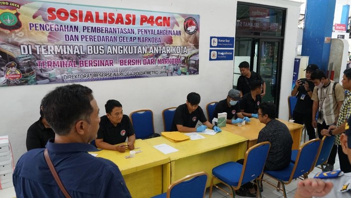 Sopir Bus Ditempahkan di Meja Polda Metro: Tes Urine Sebelum Mudik Lebaran