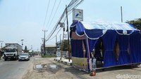 Salah satu posko yang berdiri di SPBU tampak masih sepi dari pemudik.