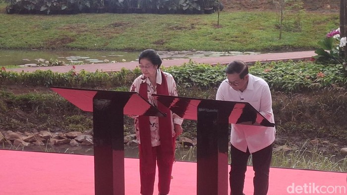 Megawati dan Pramono Resmikan Taman Bendera Pusaka: Simbol Kebanggaan atau Konflik Politik?
