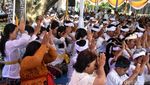 Ribuan Umat Hindu Surabaya Ikuti Upacara Melasti di Pantai Kenjeran