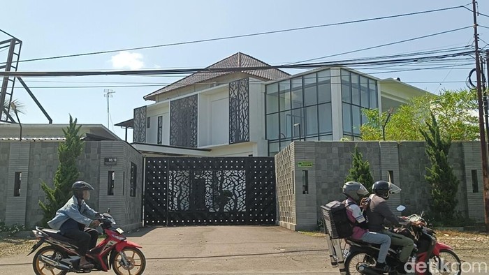 Ruamh Bupati Cilacap Syamsul Auliya Rahman di Desa Tritih Lor, Kecamatan Jeruklegi, Kabupaten Cilacap, Sabtu (14/4/2026).