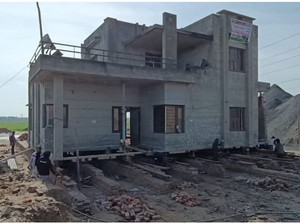 Ogah Digusur, Pria Ini Pilih Geser Rumahnya 91 Meter Pakai Dongkrak Raksasa!