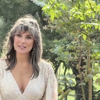 Meski menikahi diri sendiri, Silvia menegaskan bahwa hal itu bukan berarti ia menutup kemungkinan menjalin hubungan romantis di masa depan. Foto: dok. Instagram @corzosilvia