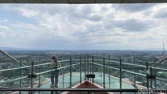 Sensasi Jalan di Atas Langit! Pengalaman Menginap Unik di Trans Hotel Jakarta