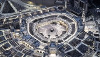 Masjidil Haram di Makkah menjadi masjid tersuci dan terbesar di dunia. Di dalamnya terdapat Kabah yang dibangun sejak Nabi Ibrahim AS. Masjid ini terus berkembang sejak masa Rasulullah SAW hingga pemerintahan Islam sampai hari ini. Arab Saudi telah melakukan perluasan ketiga yang menjadikan luas masjid sekitar 1,5 juta meter persegi. Foto: X/AlharamainSA