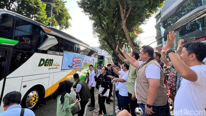 Suasana pelepasan peserta mudik gratis di Palembang