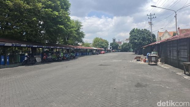 Suasana TKP Senopati, Kota Jogja, lengang usai bus wisata dilarang parkir, Sabtu (14/3/2026). Suasana TKP Senopati, Kota Jogja, lengang usai bus wisata dilarang parkir, Sabtu (14/3/2026).