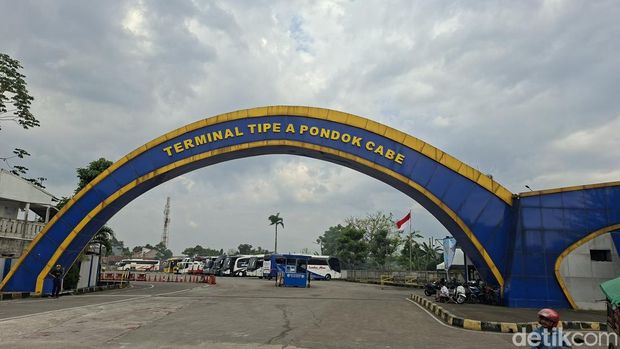 Terminal Tipe A Pondok Cabe yang terletak di Jalan Kemiri Raya, Pondok Cabe Udik, Pamulang, Kota Tangerang Selatan, Banten Terminal Tipe A Pondok Cabe yang terletak di Jalan Kemiri Raya, Pondok Cabe Udik, Pamulang, Kota Tangerang Selatan, Banten