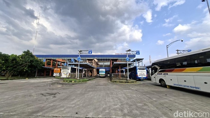 Terminal Tipe A Pondok Cabe yang terletak di Jalan Kemiri Raya, Pondok Cabe Udik, Pamulang, Kota Tangerang Selatan, Banten