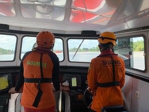 Kapal Tambang Pasir Terbalik di Sungai Kapuas, Dua ABK Hilang-Satu Tewas