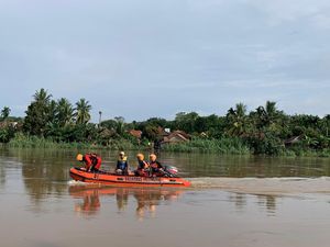 Nekat Berenang Seberangi Sungai, Kakek di OKU Timur Hilang Terseret Arus