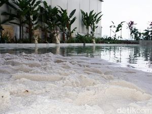 Hotel Baru Jakarta Punya Infinity Pool ala Pantai dengan Pasir Putih