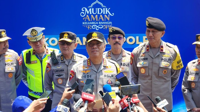 Wakapolri Komjen Dedi Prasetyo memantau situasi arus mudik Lebaran 2026.