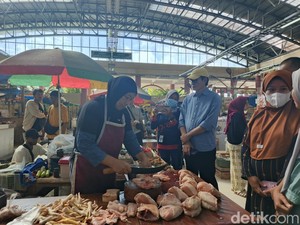 Harga Ayam hingga Cabai Naik Jelang Lebaran di Lombok Tengah