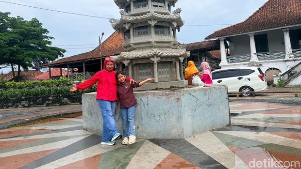 Wisatawan yang mengunjungi Kampung Kapitan Palembang Wisatawan yang mengunjungi Kampung Kapitan Palembang