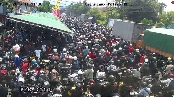 Antrean kendaraan pemudik menuju Pelabuhan Gilimanuk, Jembrana, Bali, Minggu (15/3/2026). (Foto: Dok. Polda Bali)